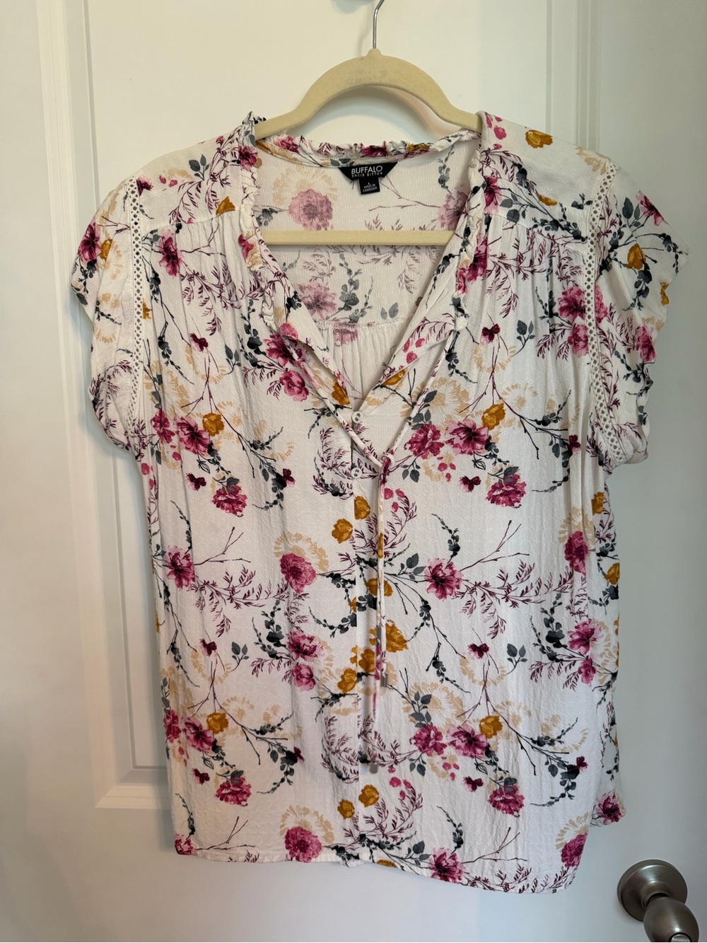 Buffalo David Bitton White Floral Short Sleeve V-Neck Blouse